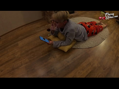 ❤️ I-Blonde ephambeneyo imunca iDick eNkulu efunxayo kwaye iqhwaba phezu kwayo - isondo leempundu Isondo esikhulu kwi-xh.com-milf-300.ru ❌️❤